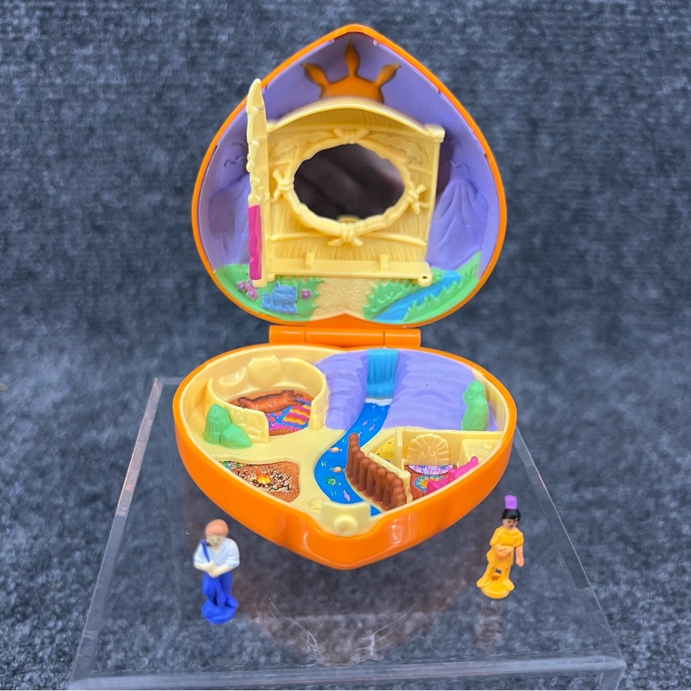 Vintage LIL' POCAHONTAS Polly Pocket Playset W/2 Dolls Missing 1 Door Prime Time
